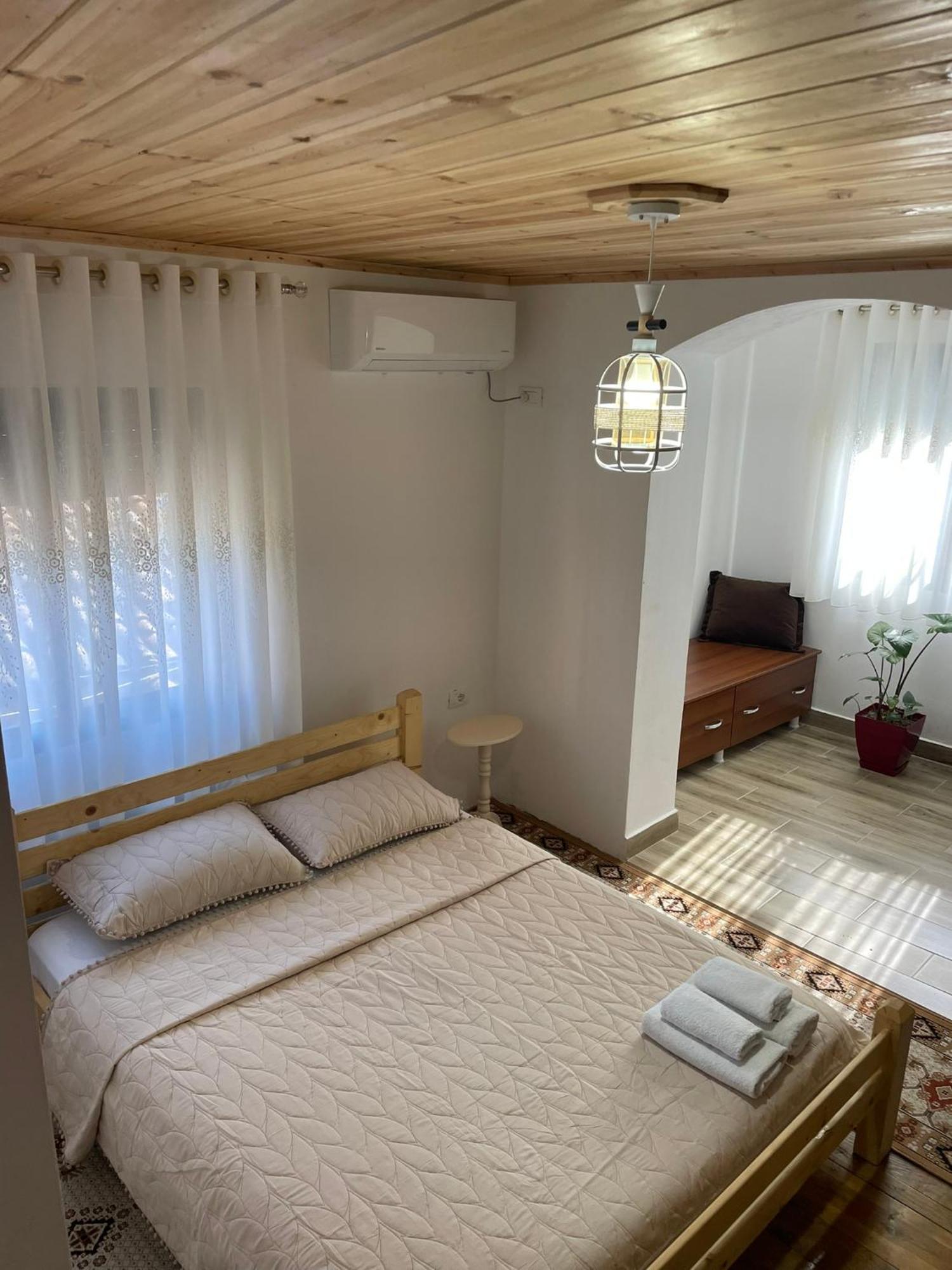 Guesthouse Kroi City Center 베라트 외부 사진