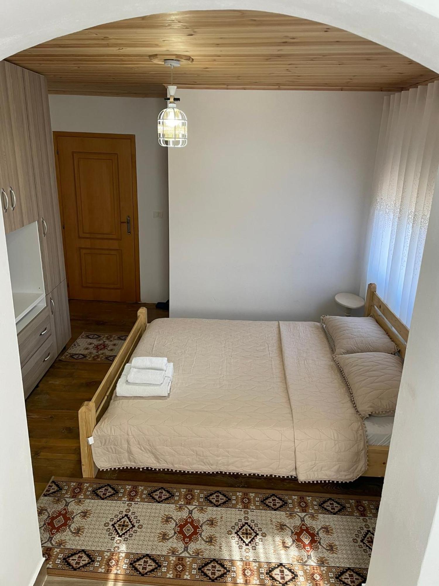 Guesthouse Kroi City Center 베라트 외부 사진