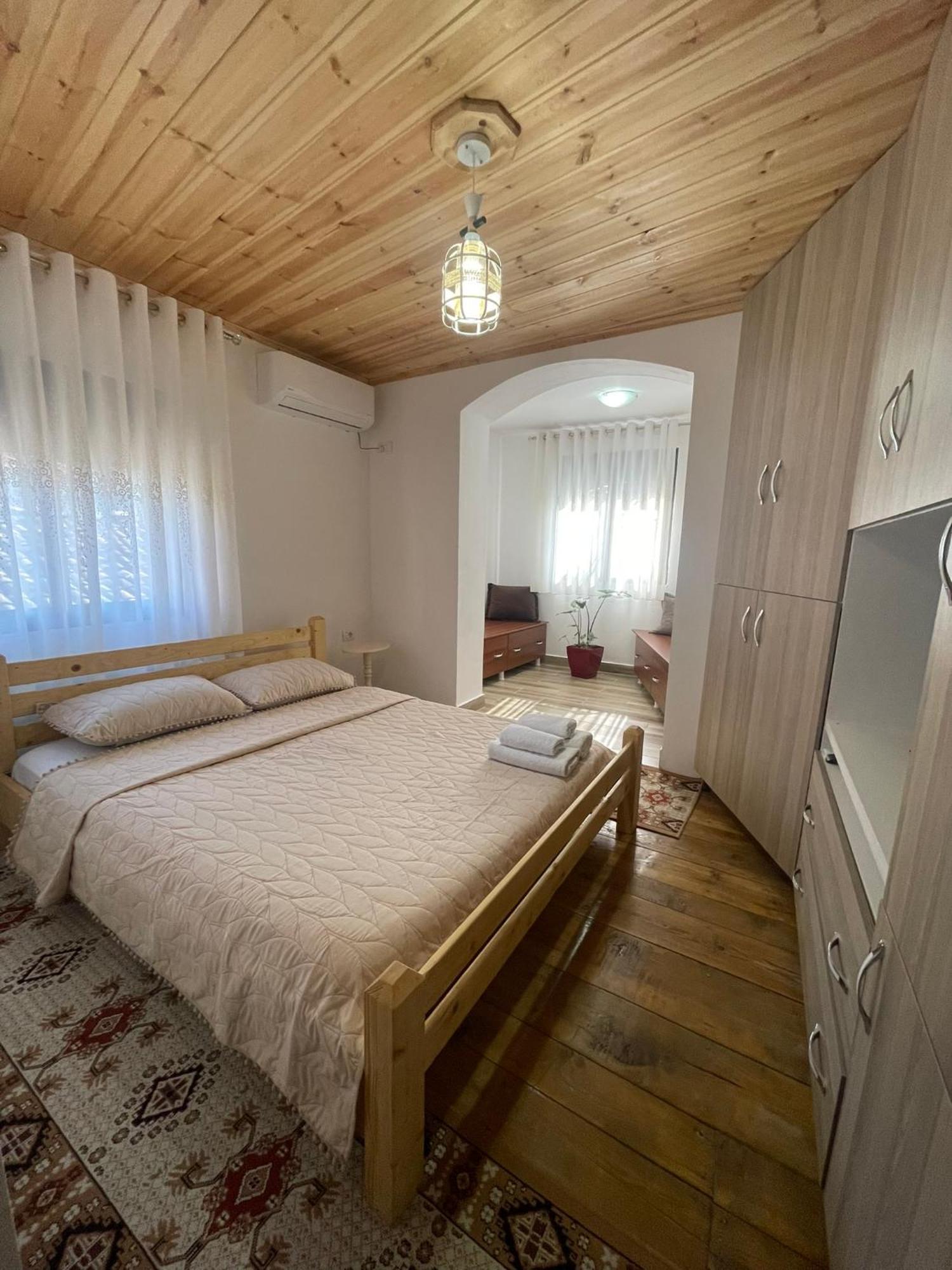 Guesthouse Kroi City Center 베라트 외부 사진