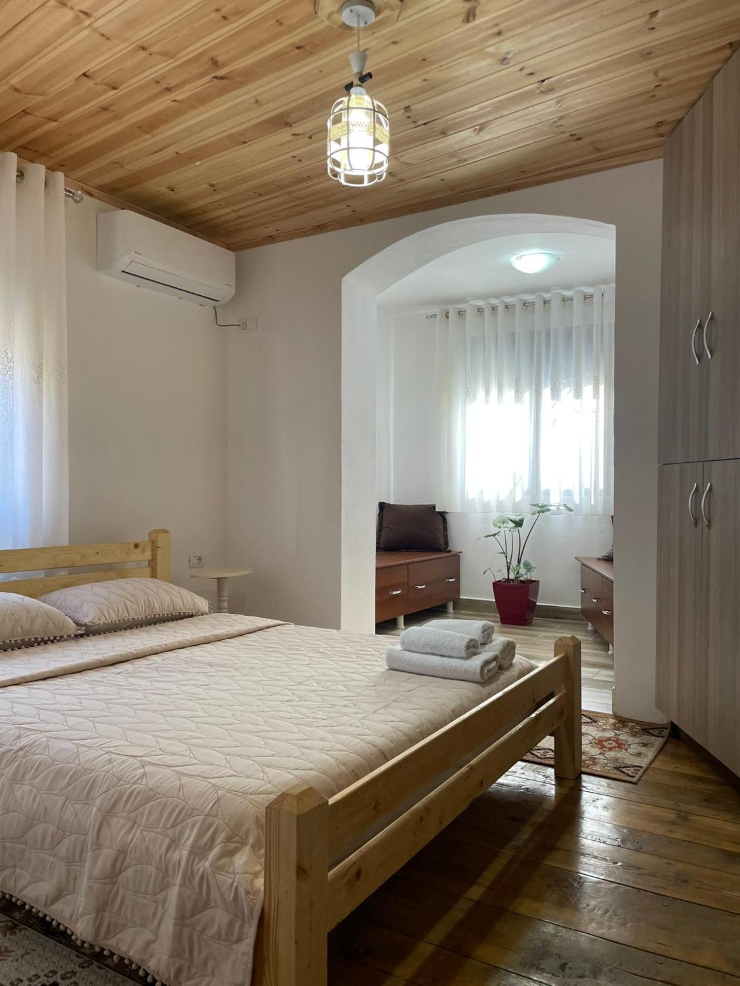 Guesthouse Kroi City Center 베라트 외부 사진