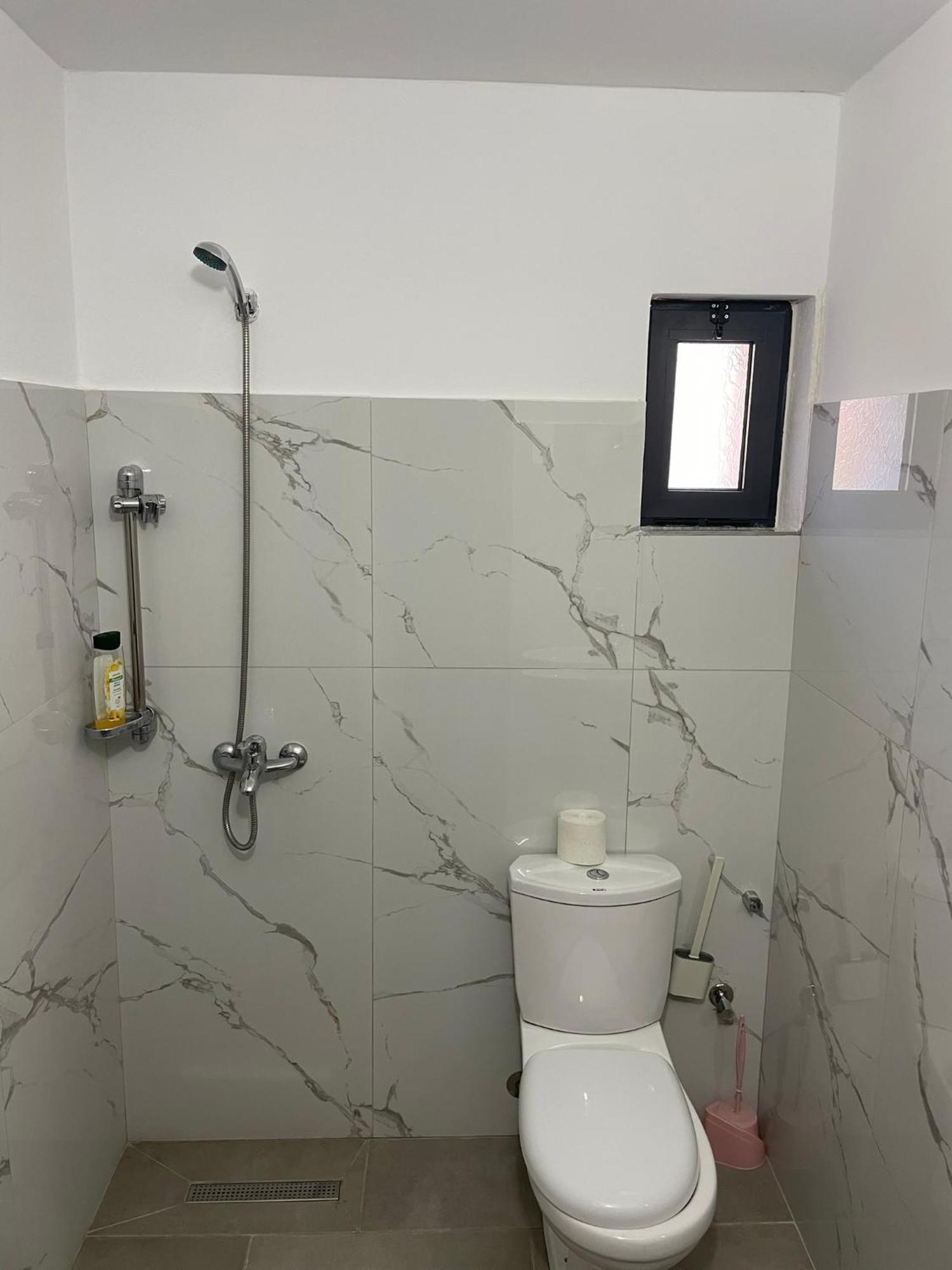 Guesthouse Kroi City Center 베라트 외부 사진