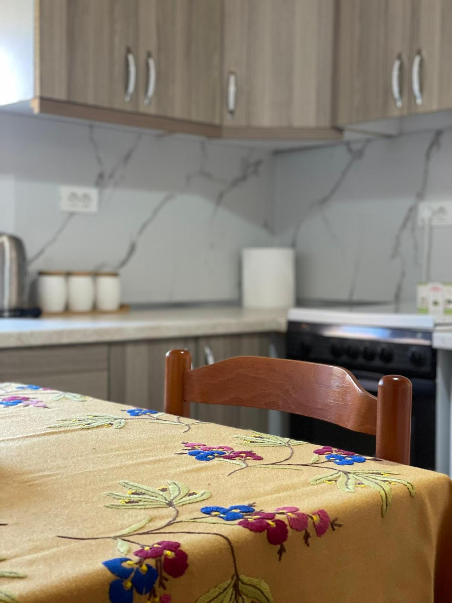 Guesthouse Kroi City Center 베라트 외부 사진