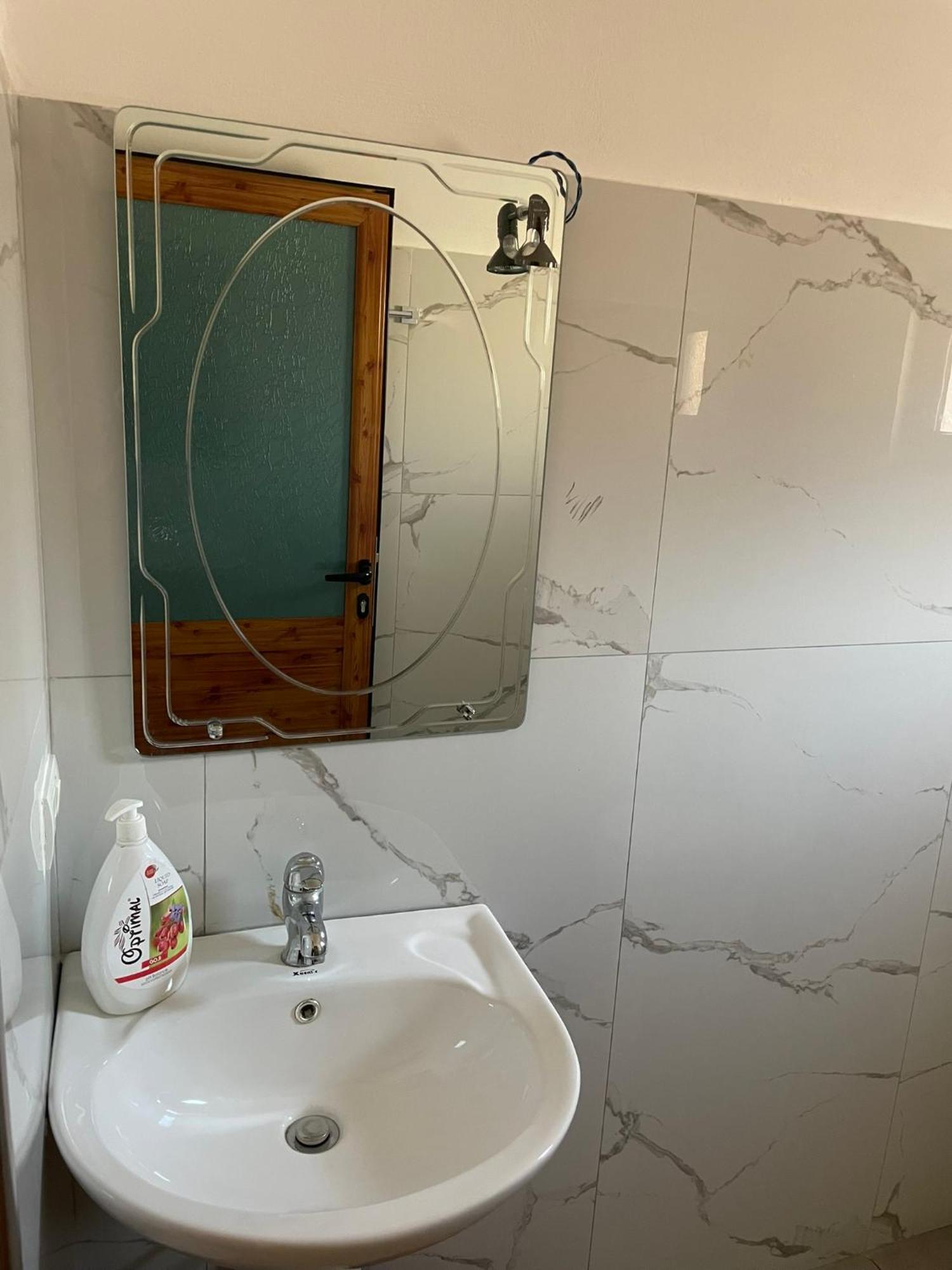Guesthouse Kroi City Center 베라트 외부 사진