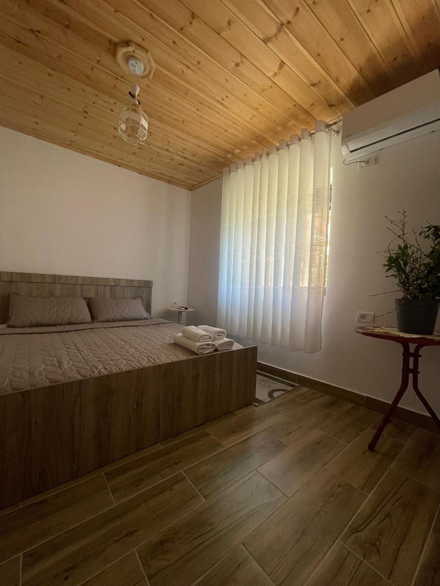 Guesthouse Kroi City Center 베라트 외부 사진