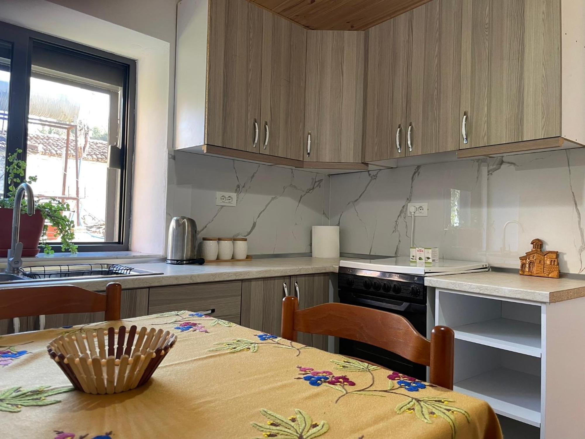 Guesthouse Kroi City Center 베라트 외부 사진
